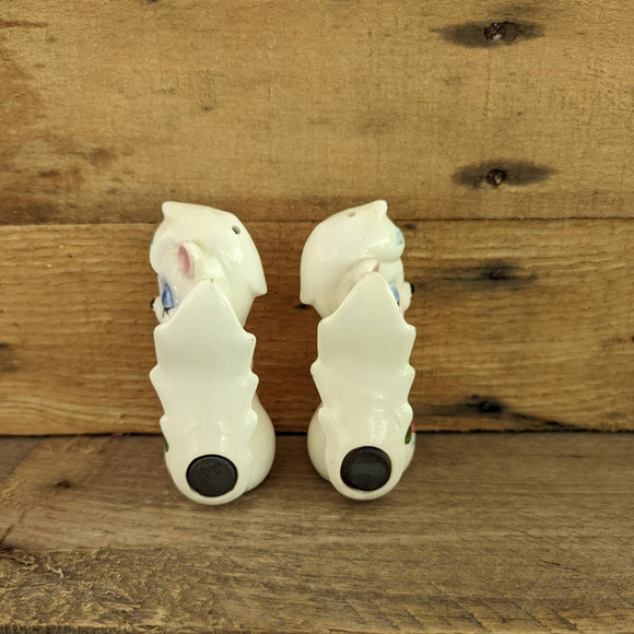 Vintage Anthropomorphic White Squirrel Magnetic Salt & Pepper Shakers by Enesco - Picture 3 of 10